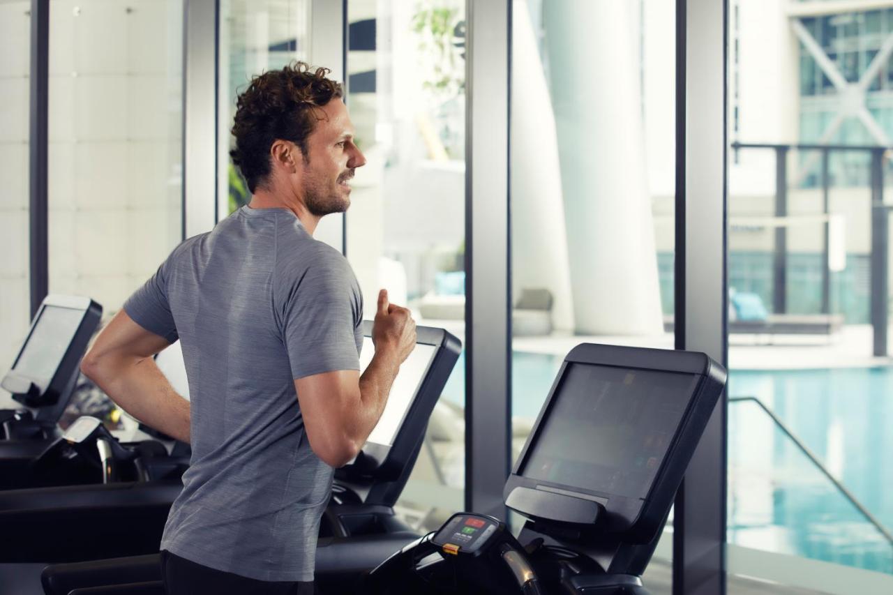 The Westin Brisbane Hotel Ngoại thất bức ảnh A man on a treadmill
