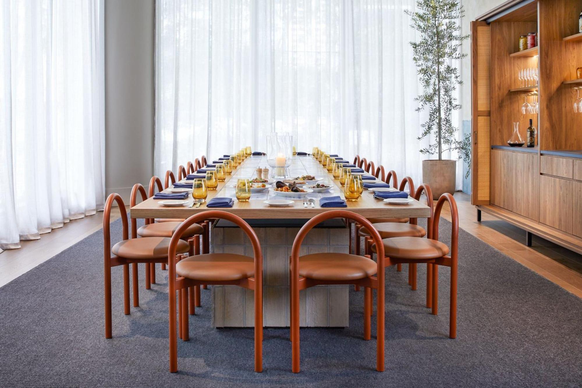 The Westin Brisbane Hotel Ngoại thất bức ảnh The table and chairs in the dining room of the 1986 Olympic Village